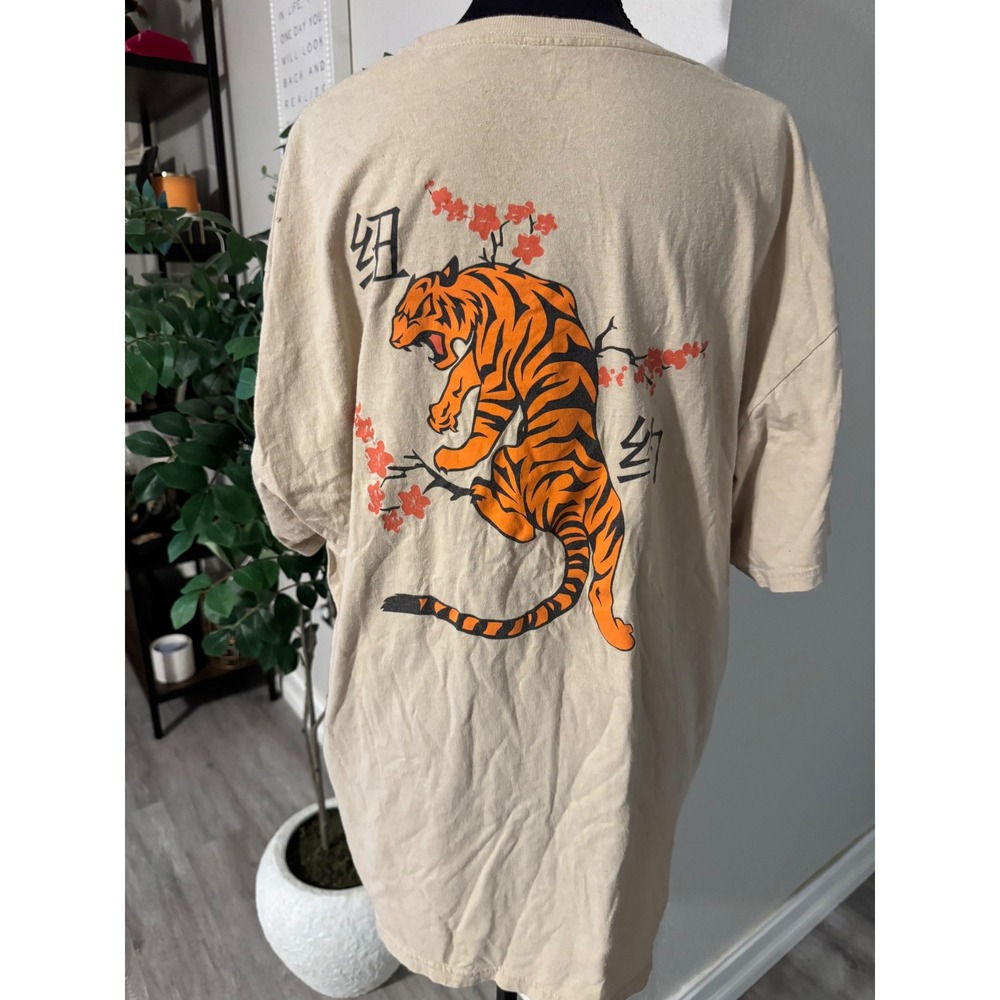 Mens Beige Tiger Graphic T-Shirt Kanji Streetwear Short Sleeve Tee